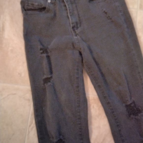 Almost Famous Ripped Jeans. Size 1 - Picture 5 of 6